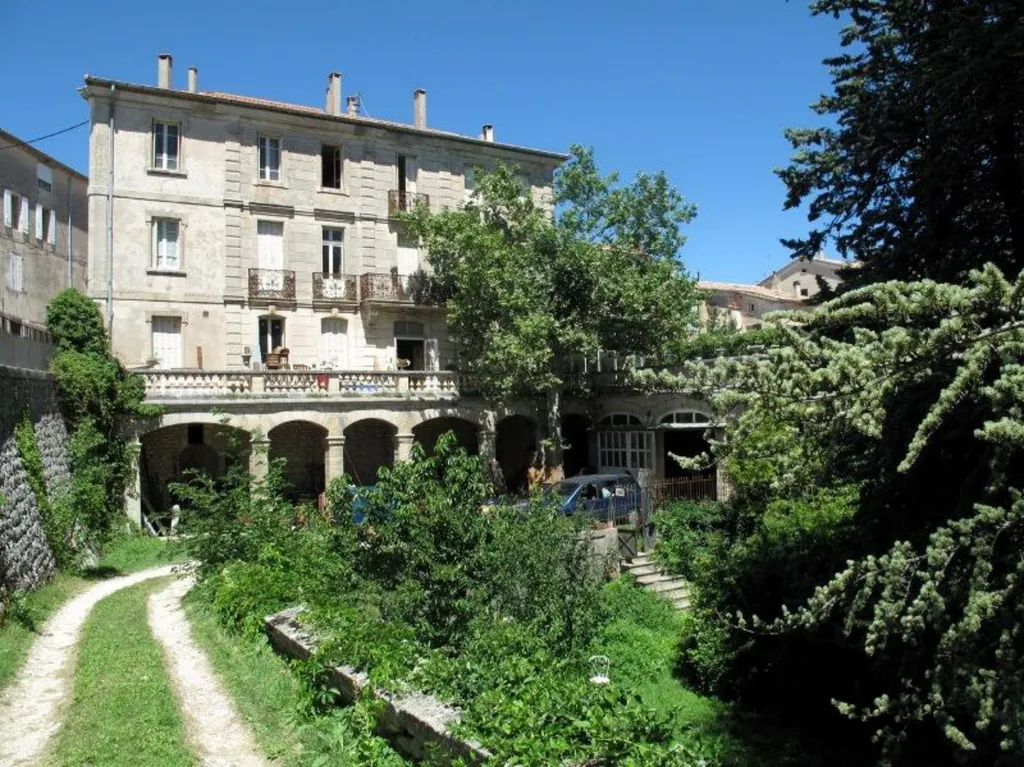 Maison de maître de 27 pièces avec jardin, terrasse et jardin d'hiver à vendre