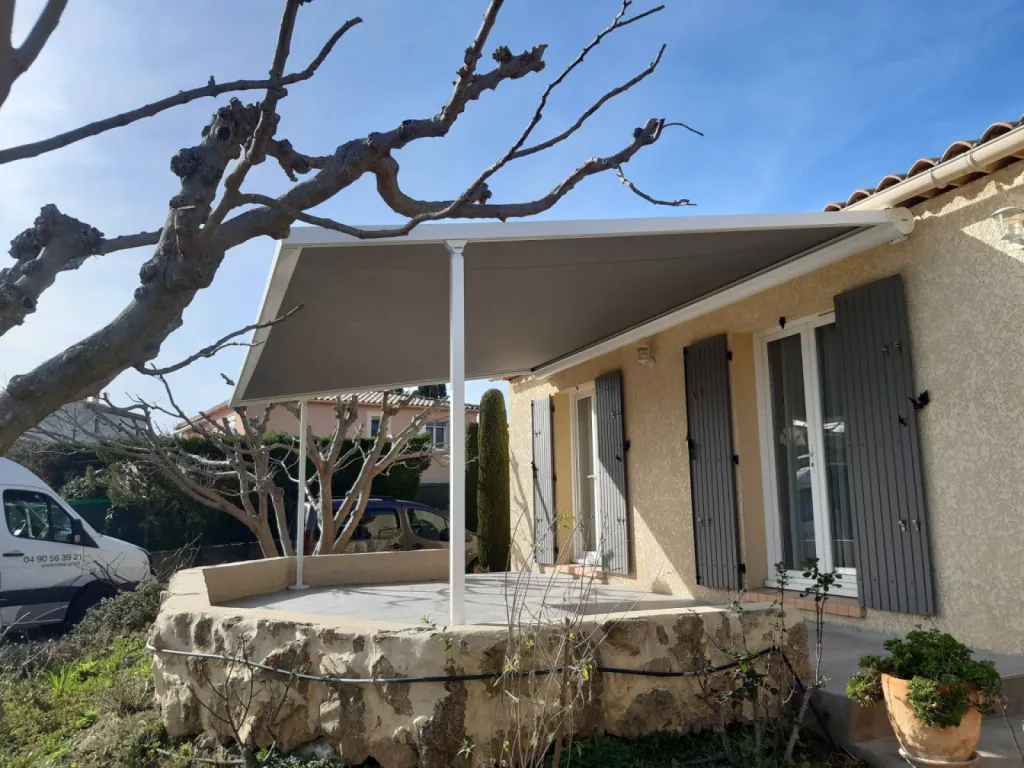 pergola adossée toile enroulable structure aluminium salon de provence