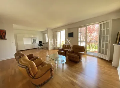 A Saint Wandrille , à 10 minutes à pied du RER A, bel appartement de 3 pièces avec balcon et hobby room, parking