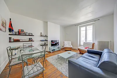 A vendre un bel appartement de 52,68 M² beaux volumes, dans un immeuble à Saint Germain en Laye, proche de la Place du Marché, 5 minutes du RER A.