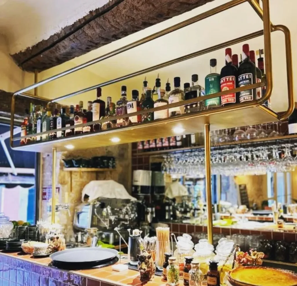 Création d'un ciel de bar dans le restaurant Mamo à Aix en Provence