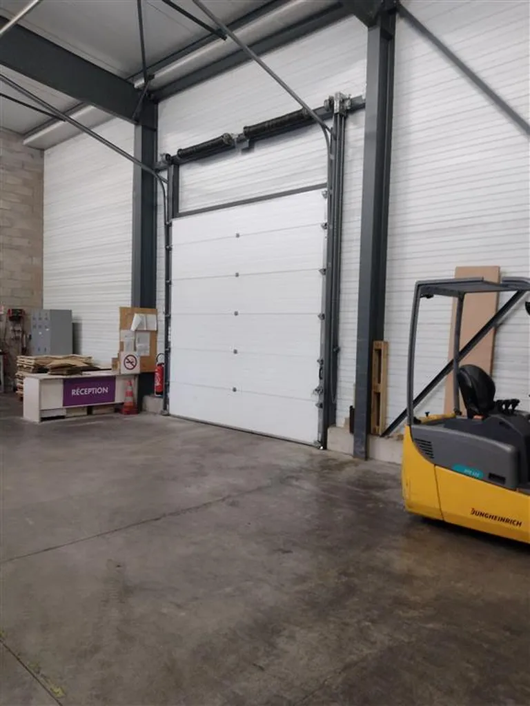 Proche de PERPIGNAN, local d'activité 455m² composé d'un entrepôt 225m² plus bureaux de 230m² dans les Pyrénées-Orientales.