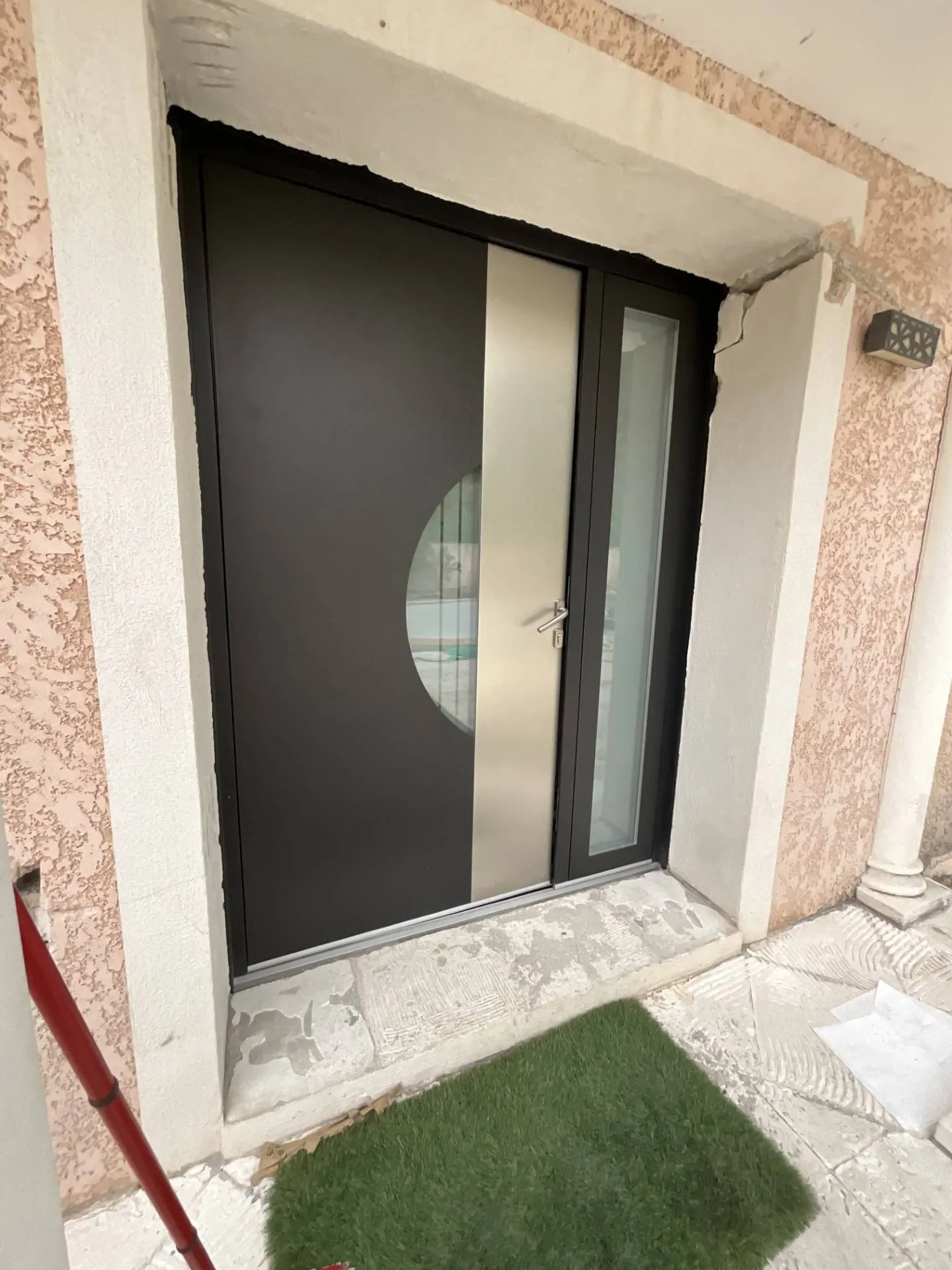 PORTE D'ENTREE EN ALUMINIUM A VENTABREN