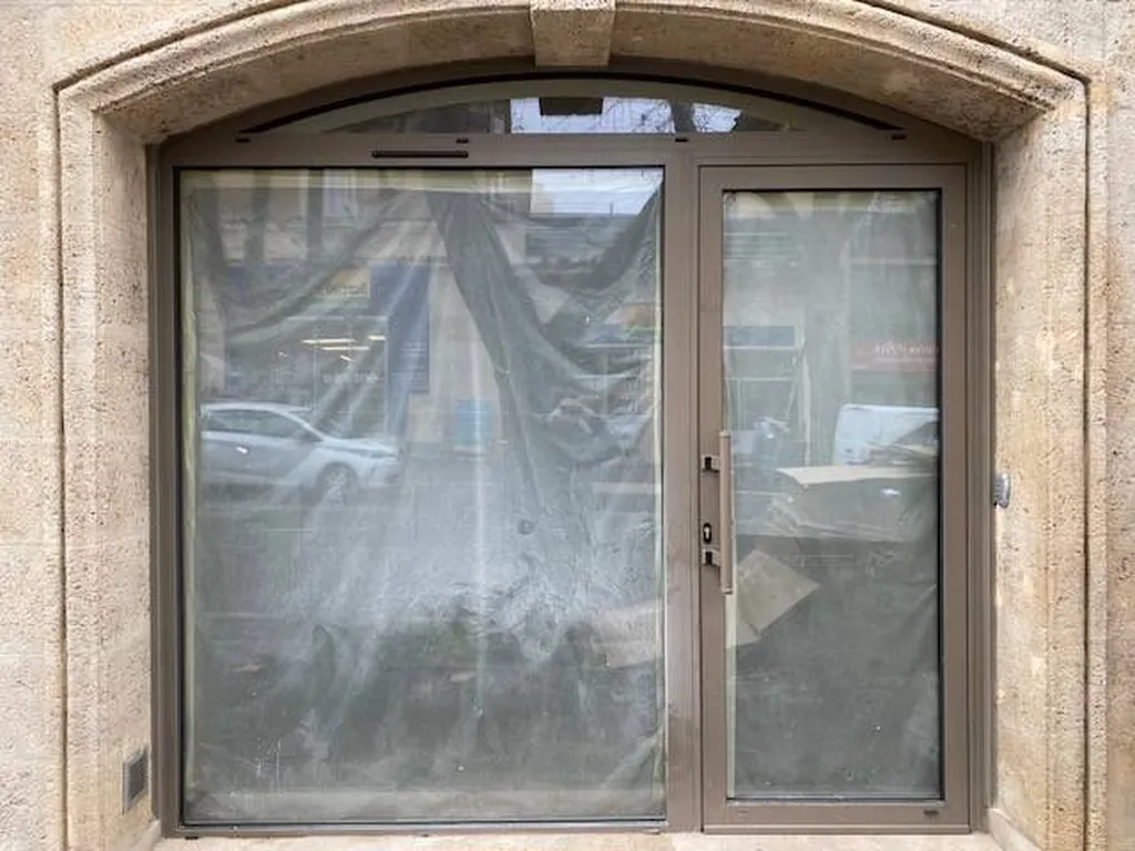 VITRINE AGENCE IMMOBILIERE A AIX-EN-PROVENCE