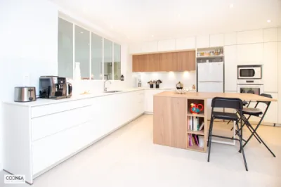 ARMONY YOTA PLAQUÉ OLMO – HACKER LUNA MAX LAQUÉ BLANC & DEKTON REM