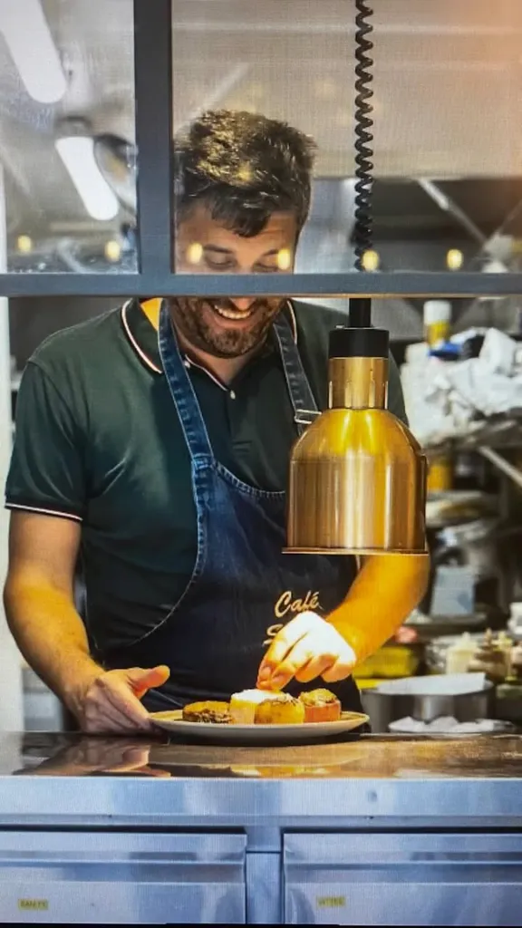 Réserver une table pour déjeuner une cuisine de saison et un plat du jour maison dans un restaurant avec parking privé à Marseille