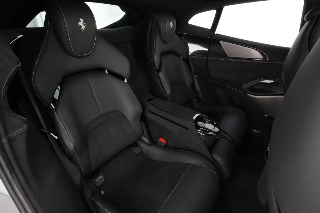 Vendu à Bordeaux Ferrari Purosangue V12 | Grigio Scuro | Carbone – 10/2024 – 13 351 km