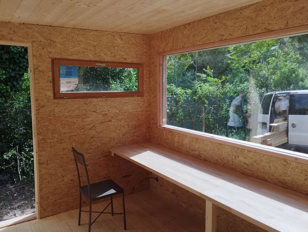 Bureau de jardin en bois Douglas fabriqué sur mesure par RC.Construction.Bois à Montagnac, Mèze, Pézenas, Sète et dans le Bassin de Thau.