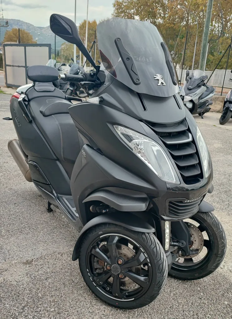 PEUGEOT METROPOLIS 400 BLACK EDITION du 07/2019 avec 4100 km.
