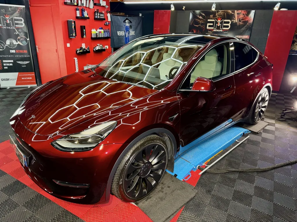 Protection céramique Tesla Model Y à Vaugneray – Sublimer et préserver votre SUV électrique près de Lyon