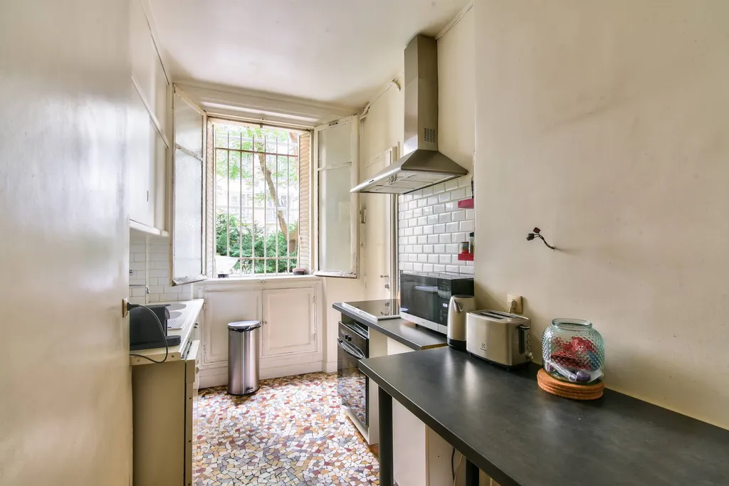 A vendre Appartement ancien à renover à proximité des transports porte de Champerret Paris 75017