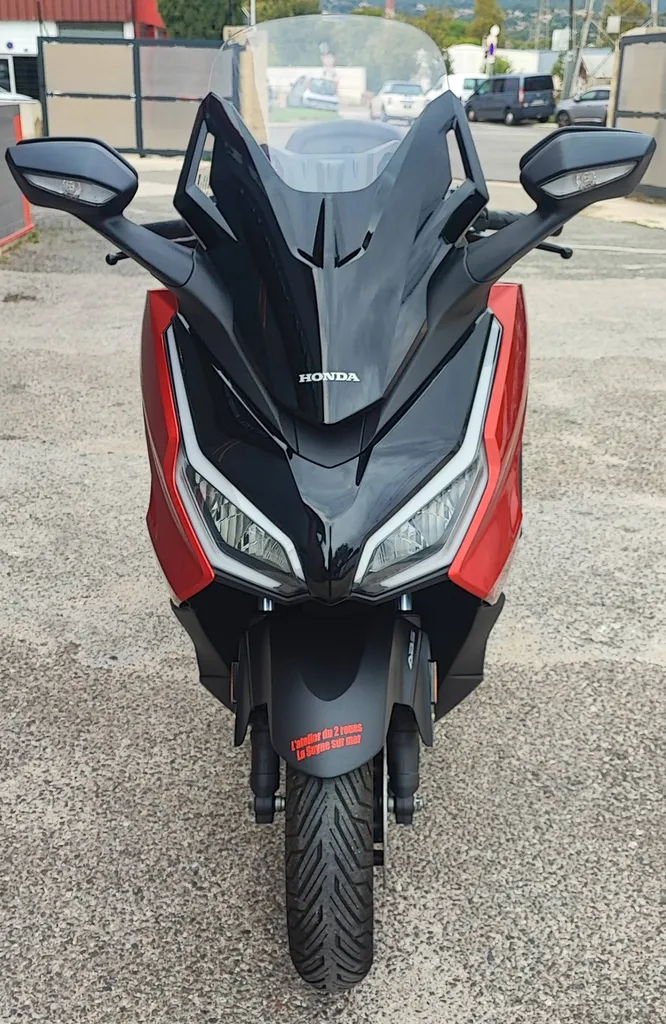HONDA FORZA 125 DU 01/2024 AVEC 8400 KM.