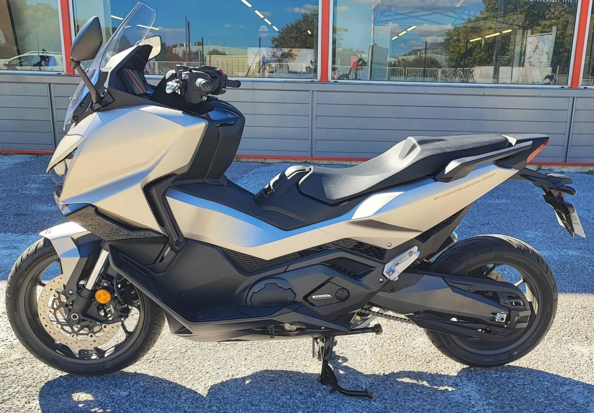 HONDA FORZA 750 DU 01/2025 AVEC 7800 KM