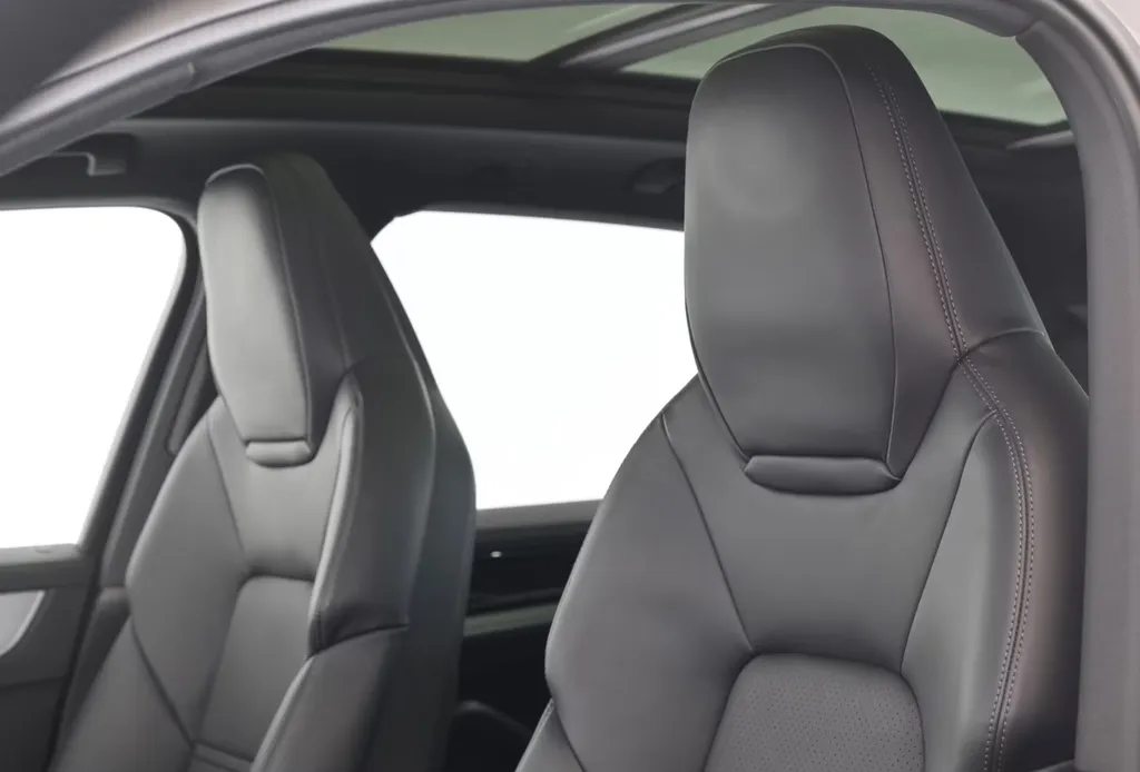 A vendre sur bordeaux Porsche Cayenne E-Hybrid 470 ch 2024 Facelift– Full Options – Garantie Porsche Approved