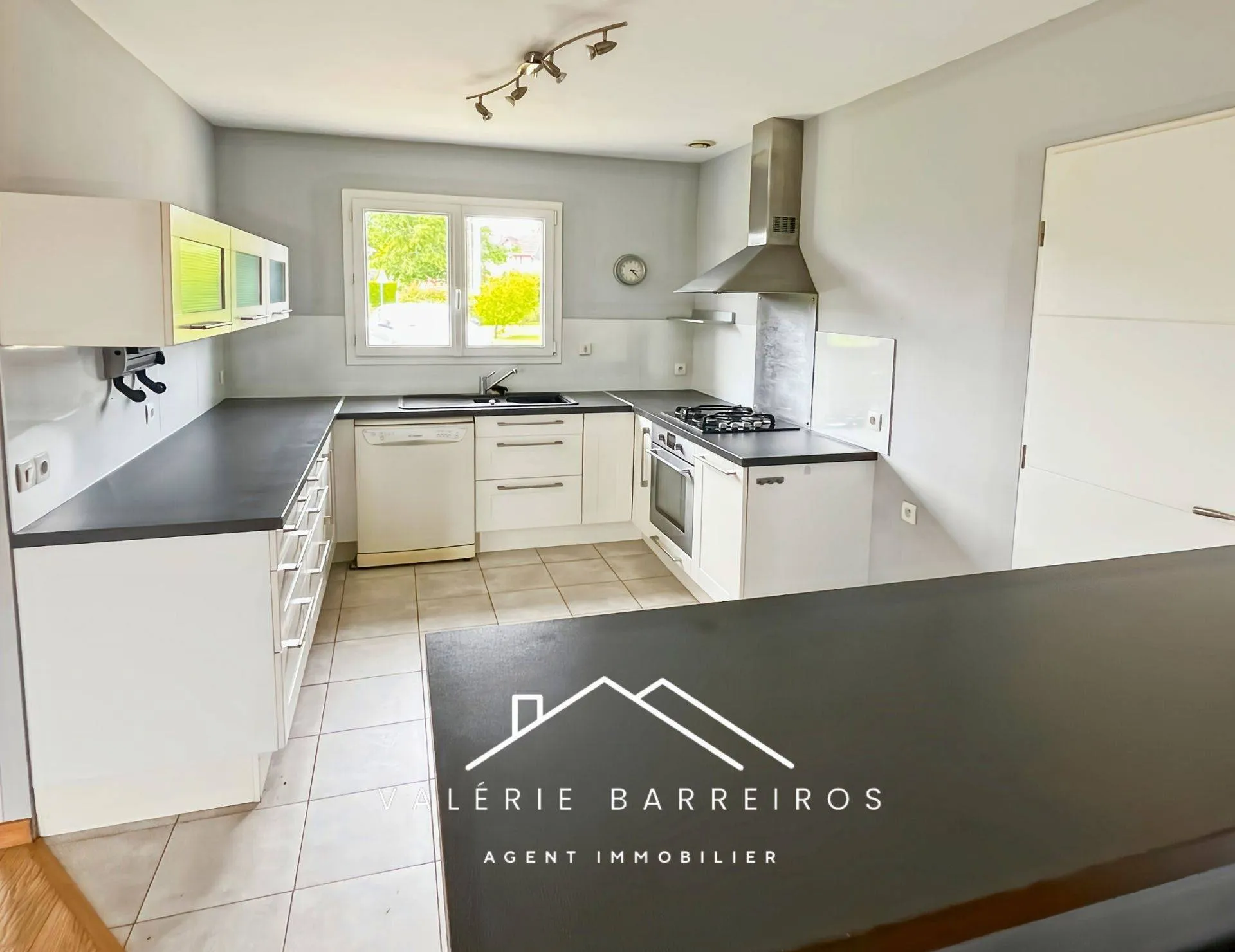 A saisir maison de 100 m² édifiée sur un terrain de 950 m² sur la commune de LA LONDE