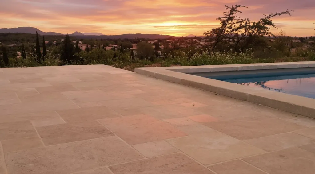 Cèdre Bronze - Créa Stone Dallage en pierre naturelle pour sublimer terrasses façades sols intérieurs extérieurs avec élégance chaleureuse