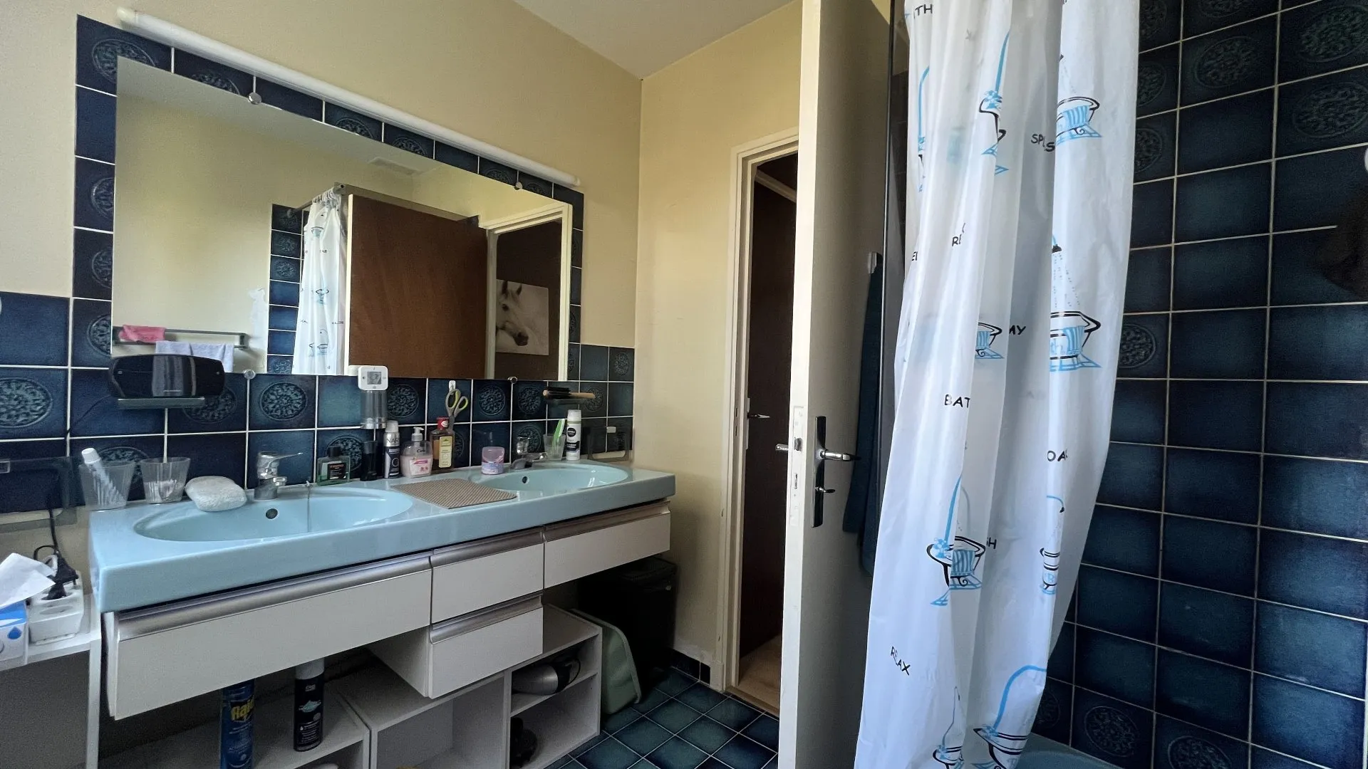 Maison d'Architecte, située à pont-et-Marais de 197 m², Parc paysager de 2 552 m² avec bois privatif