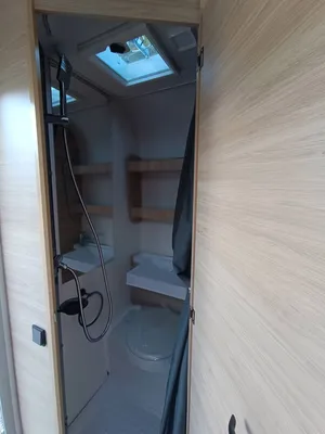 caravane avec douche à salon de provence