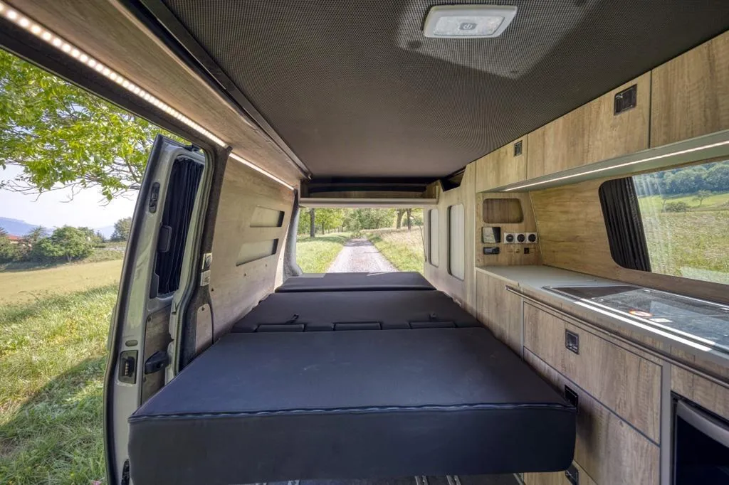 Spécialiste aménagement intérieur VW T6 Long à Lyon : transformation van sur-mesure dans le Rhône