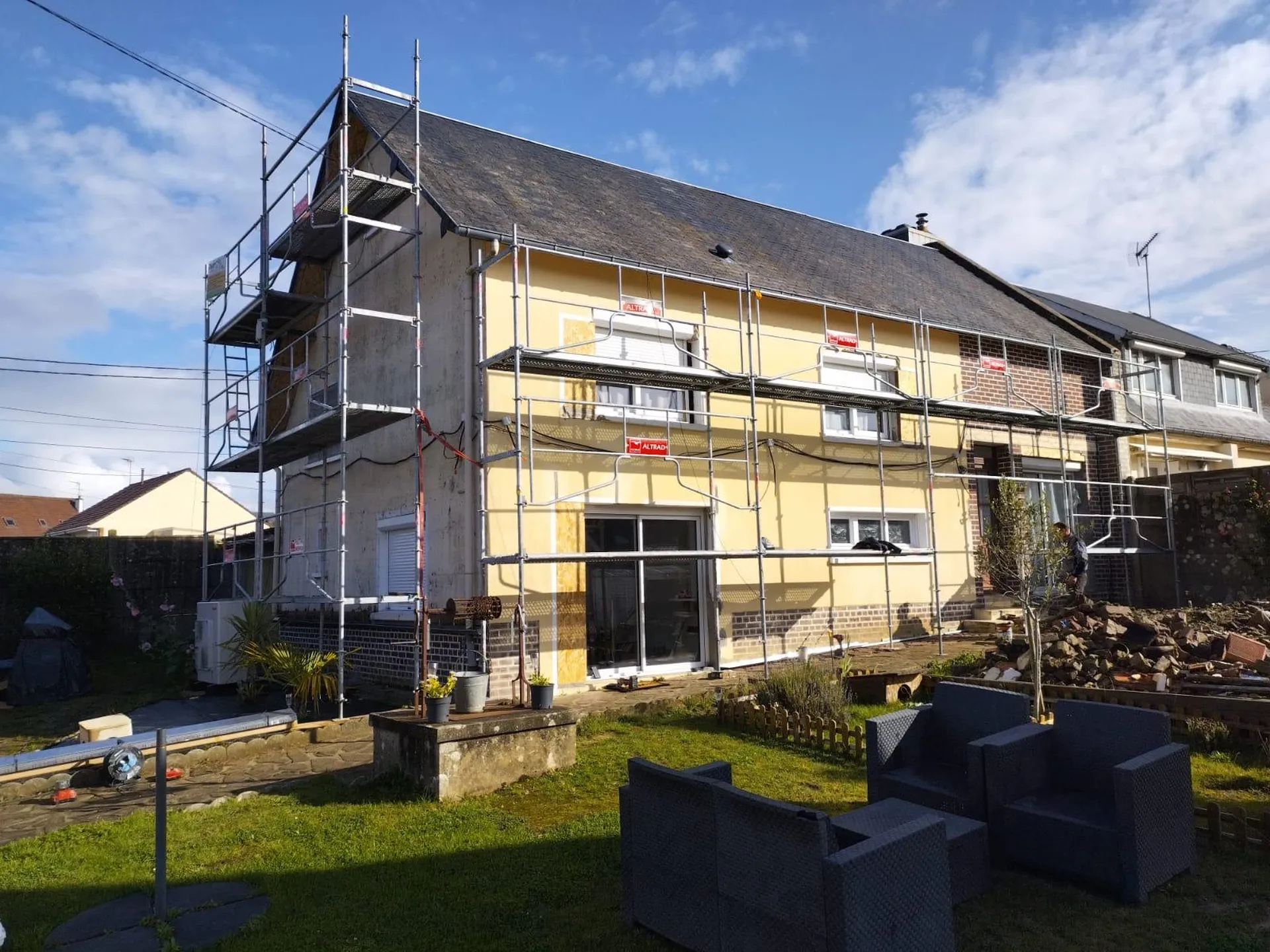 Début du chantier isolation par l'extérieur : travaux préparatoires