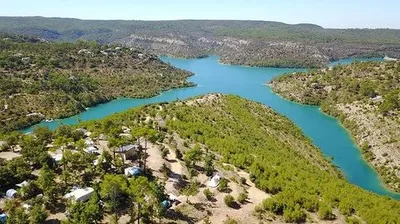 Camping naturiste Verdon Provence situé à Esparron-de-Verdon en région Provence-Alpes-Côte d'Azur Camping naturiste Verdon Provence
