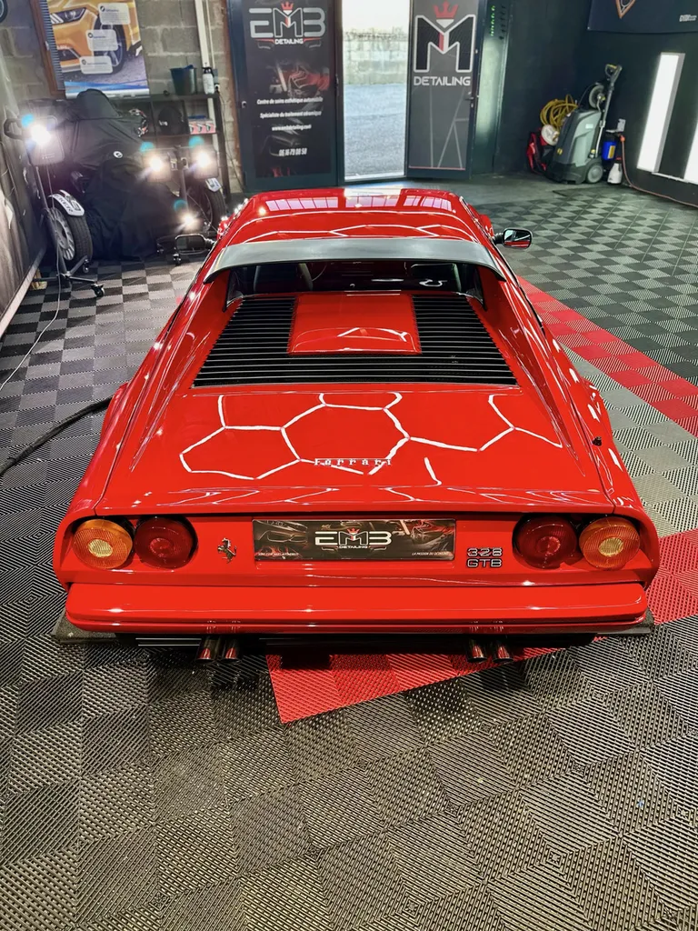 Traitement céramique automobile à Lyon proche Brignais EMB DETAILING spécialiste Ferrari 328 