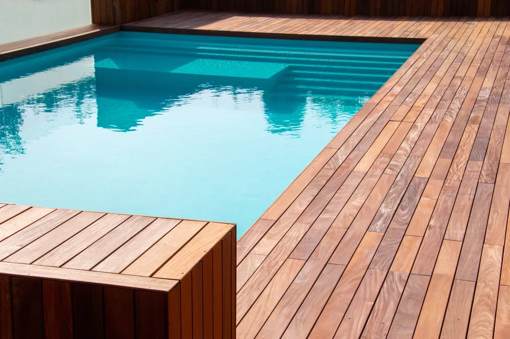 Vente, installation et rénovation de piscines béton, hors sol et bois dans le 04 et le 83
