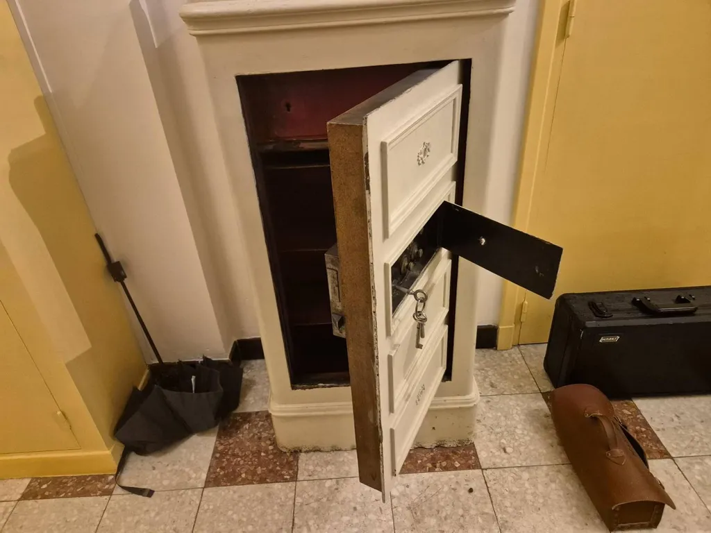 dépannage d'un coffre-fort ancien réalisé sur Bruxelles