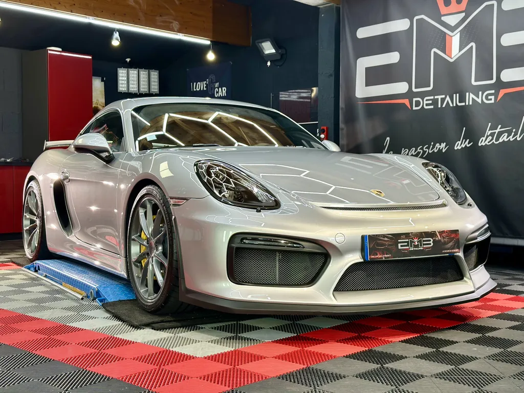Protection carrosserie sur Limonest spécialiste porsche GT4