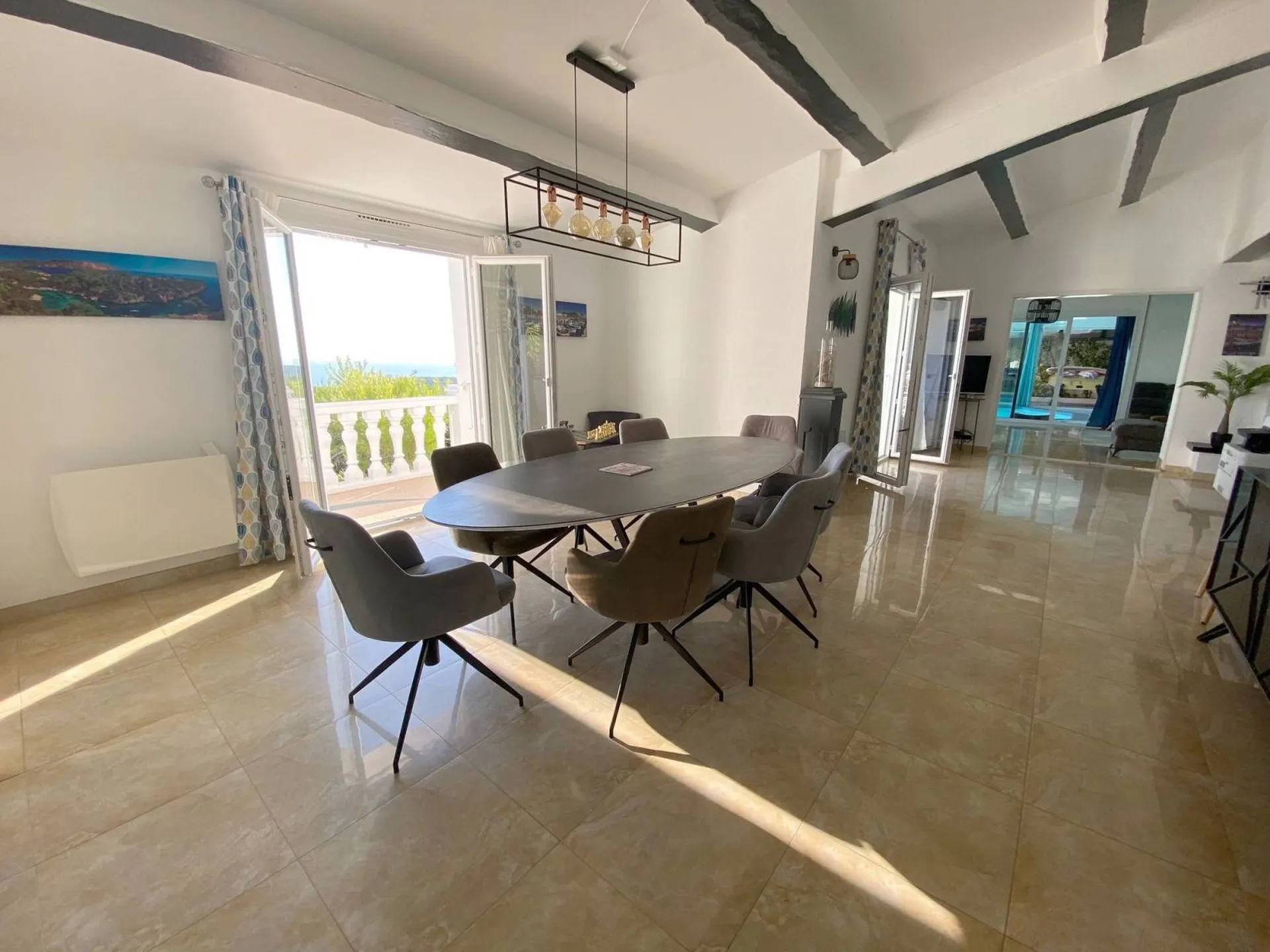 villa en vente sur carnoux avec petite vue mer