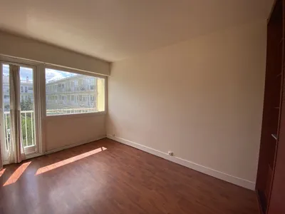 Le Pecq Centre - Appartement 3 pièces traversant en étage élevé avec ascenseur et vue dégagée sur la verdure