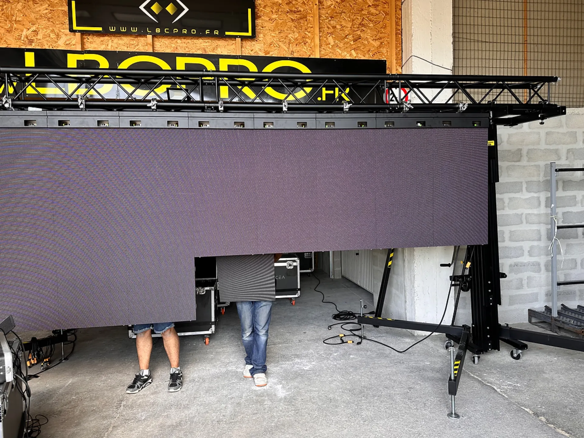 location pont pour écran led géant à nice dans les alpes maritime