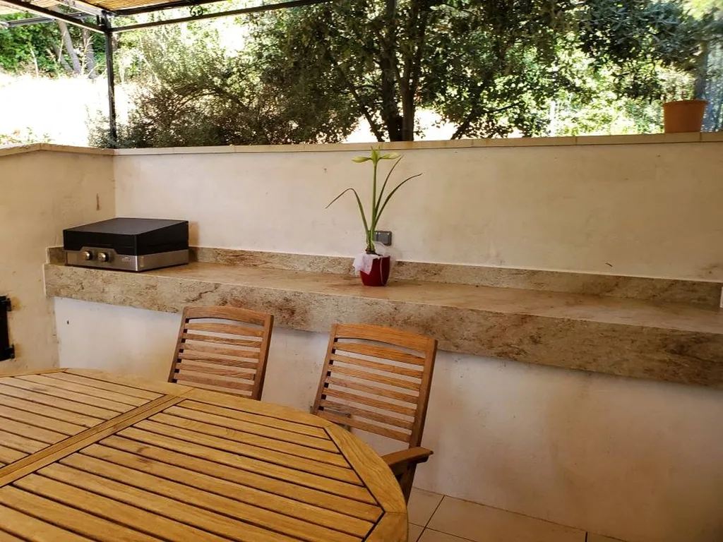 Plan de travail sur-mesure en Granit Storia Gold à Lamanon