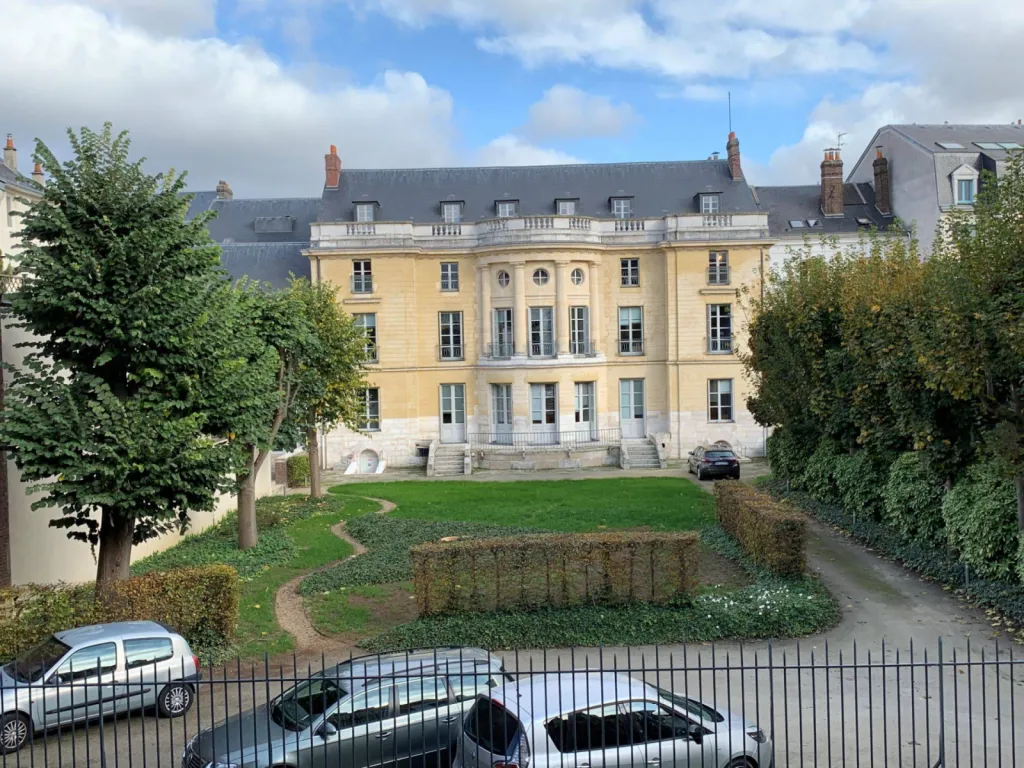 Acheter un appartement type haussmannien avec deux chambres possibilité 3 en centre ville de Rouen 76 Rouen  