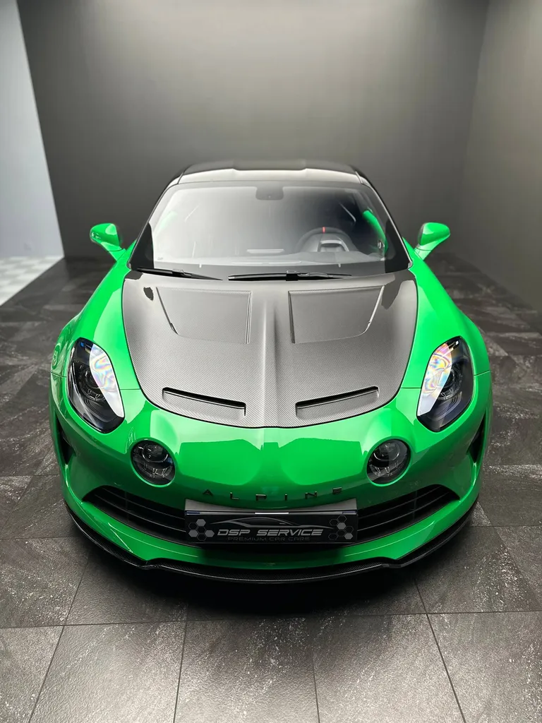 Pose de film de protection PPF sur une Alpine A110R près du Mans