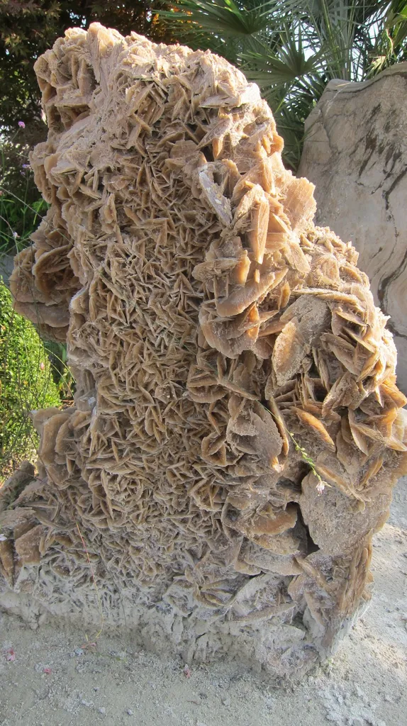 vendeur fleur de sable monolithe