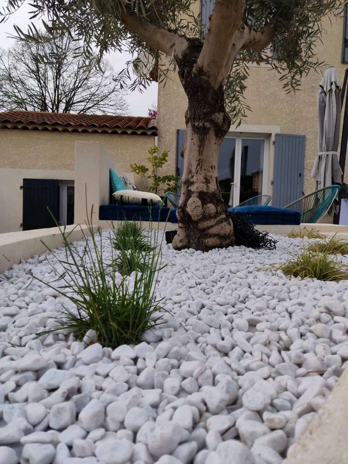 Aménagement extérieur avec un Cabinet d'architectes paysagiste de la conception à la réalisation sur allauch