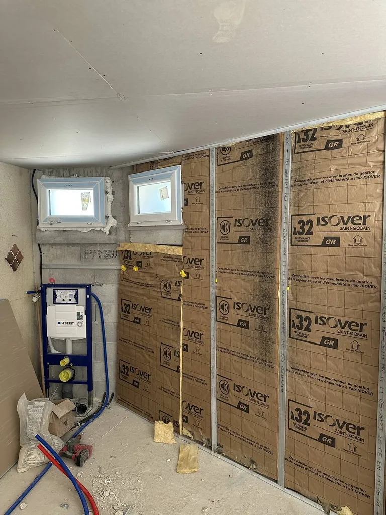 Agrandissement d'une maison à Sanary avec réalisation de cloisons et de doublage