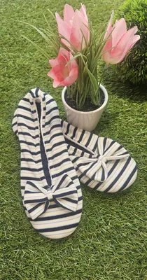 Chaussons ballerines Isotoner rayures marines disponible chez Evasion à Eu