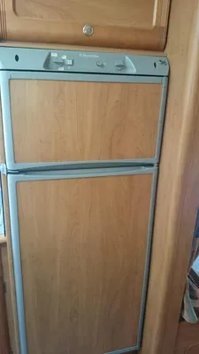 frigo congélateur dans intégral Rapido 976M dans les bdr