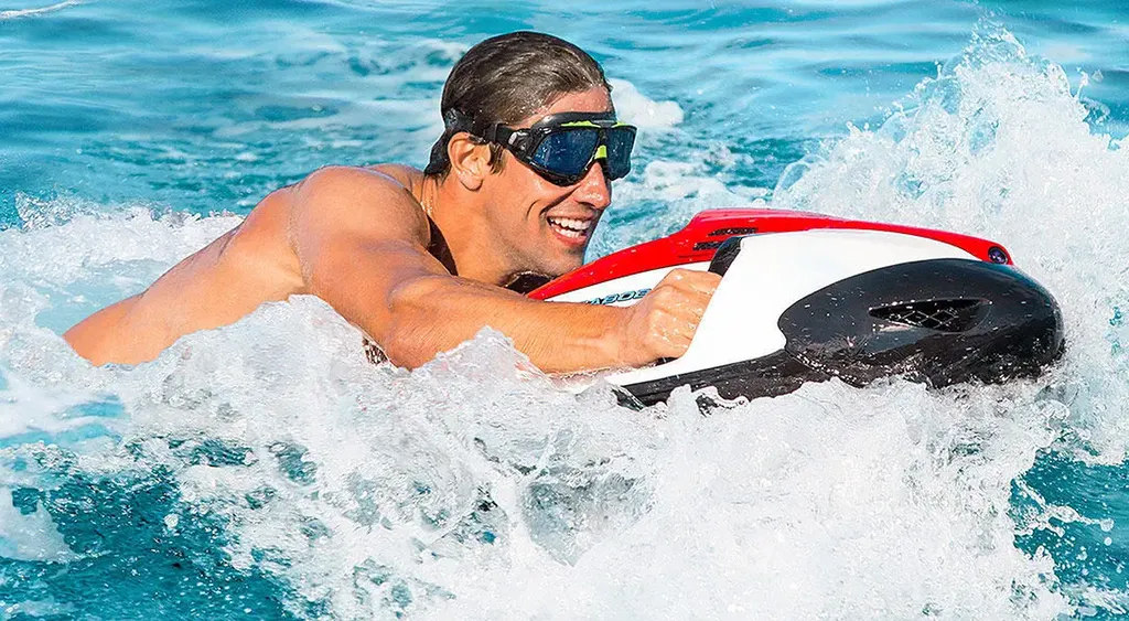 Explore the underwater world with the Sea Toy, exclusively available with l’Eden Boat.