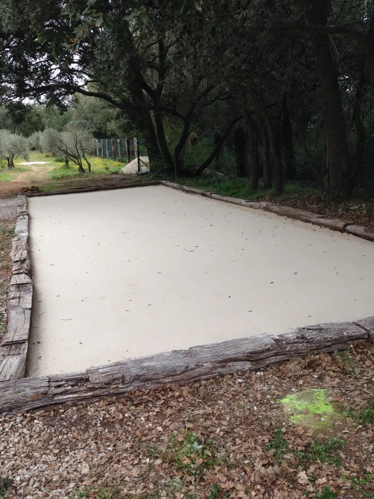 Création sur mesure de votre terrain de boules pour particuliers et entreprises dans la région Provence Alpes Côte d'Azur PACA