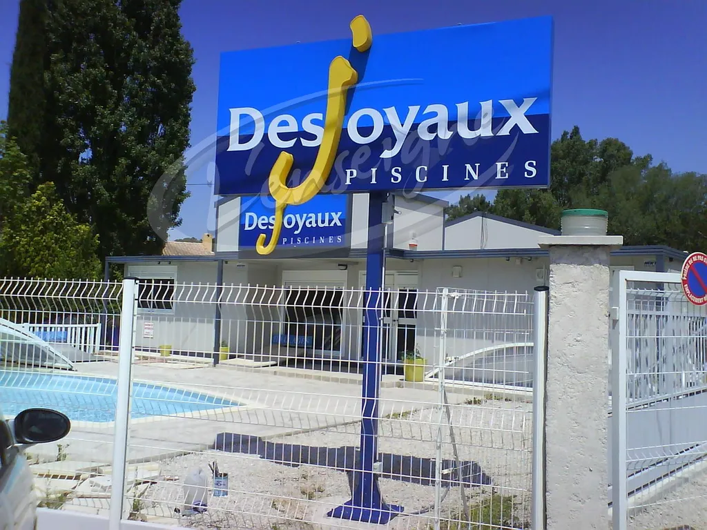 enseigne de signalisation à marignae