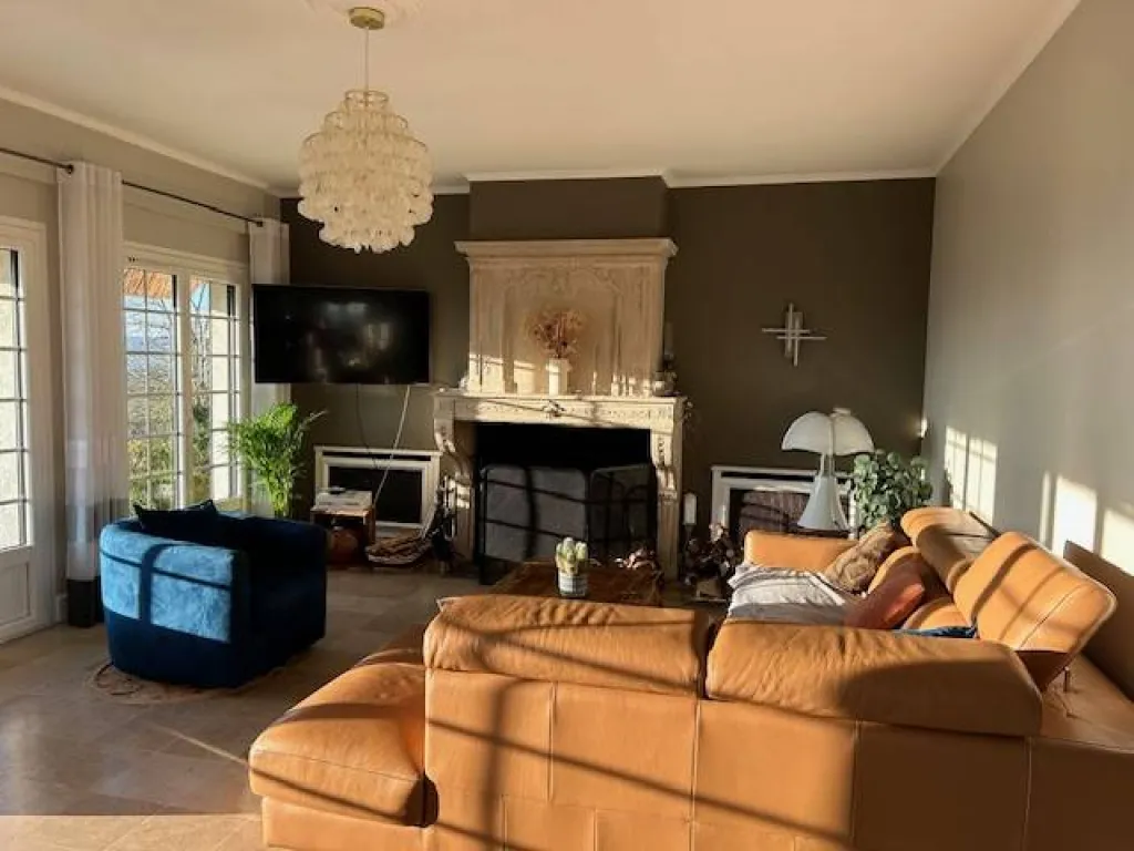 A saisir charmante chaumière de 221 m² édifiée sur un terrain de 5900 m² sur la commune de FRENEUSE 76410