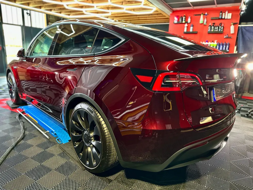detailing auto Lyon traitement céramique protection PPF face avant contre les rayures Tesla model Y Lyon 