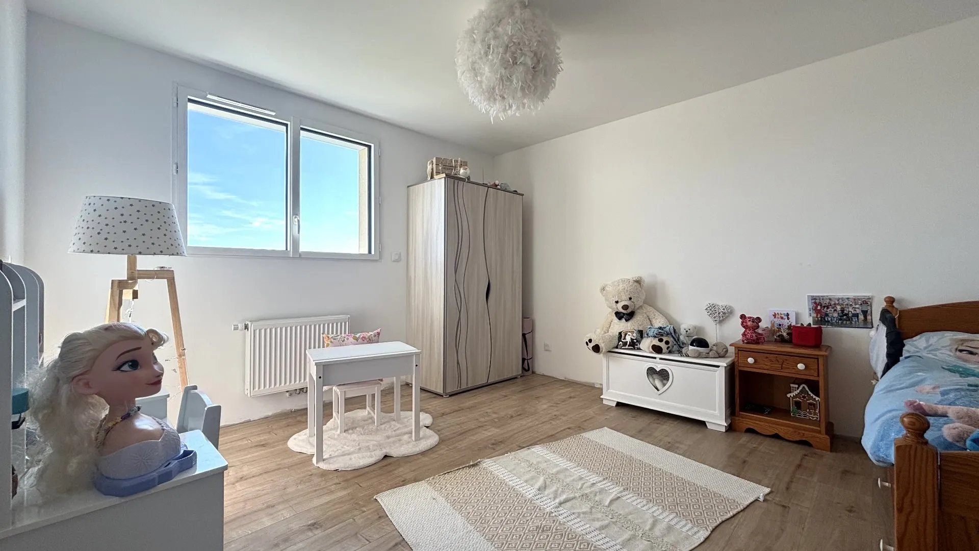 Maison contemporaine de 130m², avec 5 chambres, située à Eu (76260) proches des écoles et commerces, Normandie.