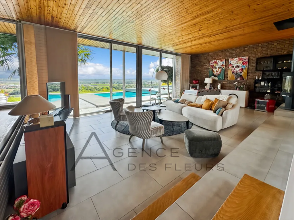 A vendre maison d'architecte de 198 m² habitables édifié sur un terrain de 6100 m² située à FRENEUSE 76410