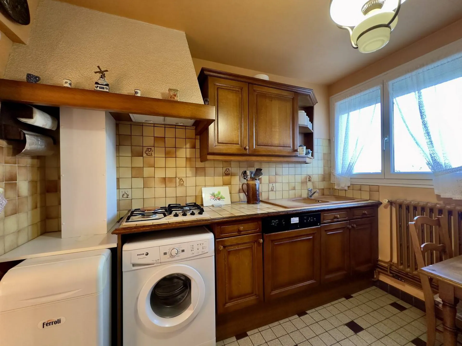 A vendre appartement avec garage , cave et parking en Normandie.