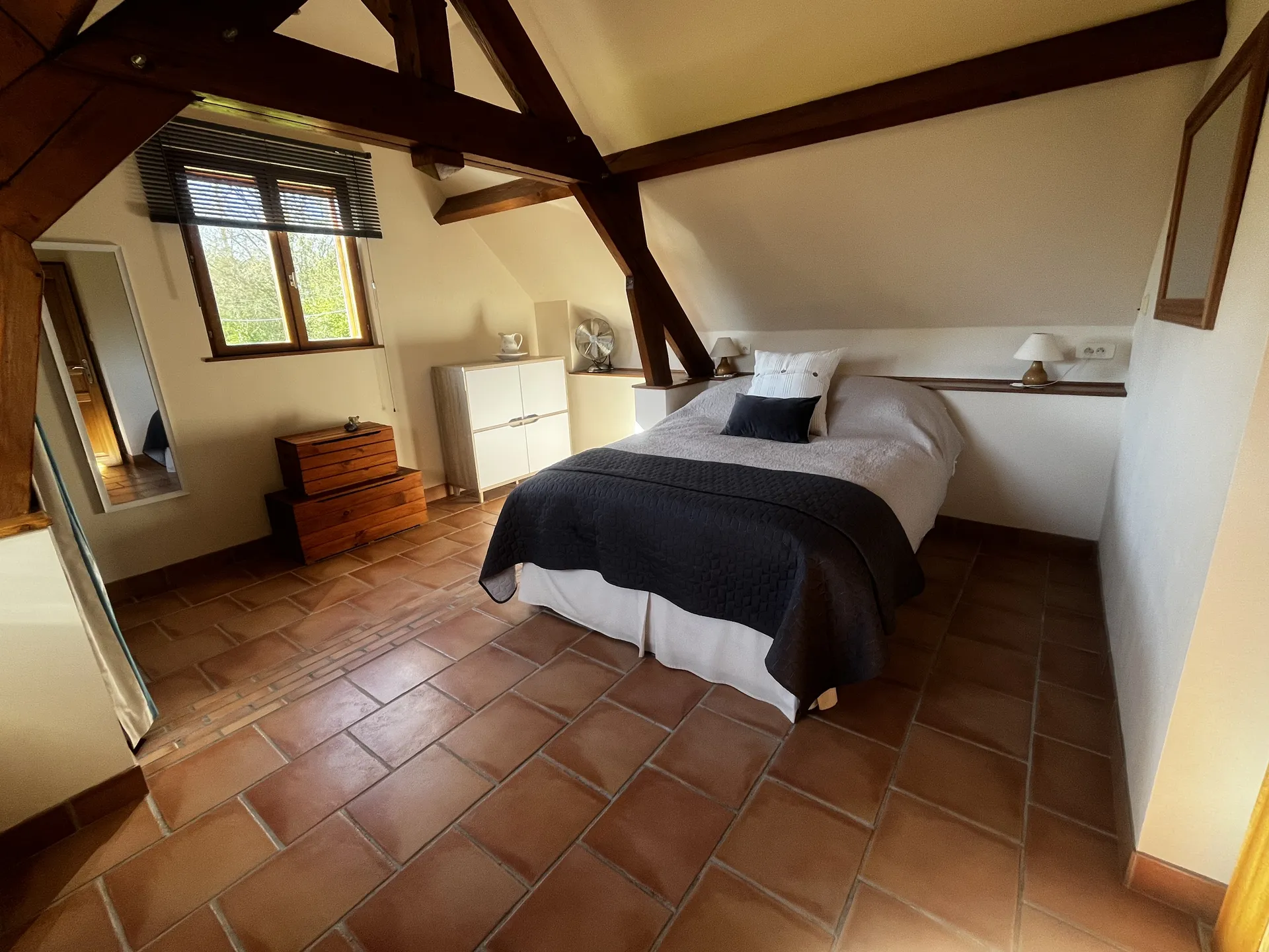 Maison récente avec grande dépendance aménageable – Terrain clos – Proche Côte Normande