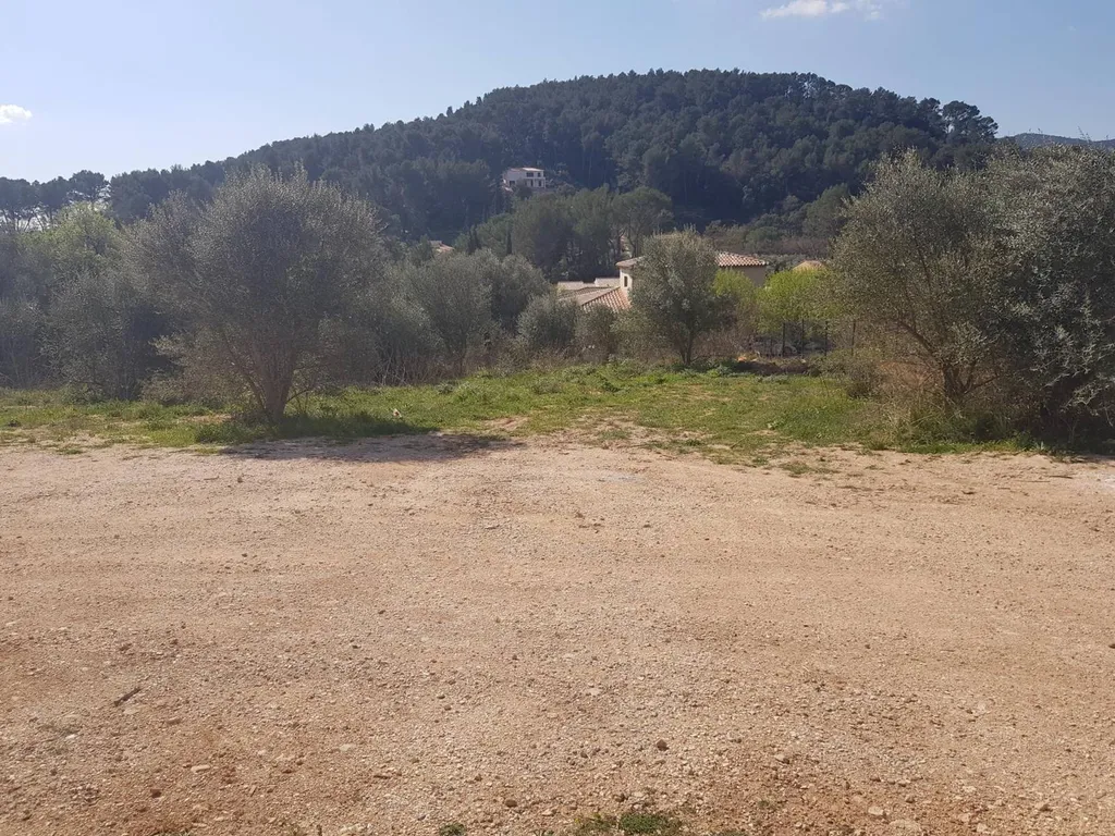 Terrain dans le Var à SOLLIES-PONT